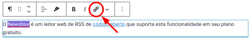 Seta apontando para ícone de adicionar link da barra do editor de conteúdo do WordPress